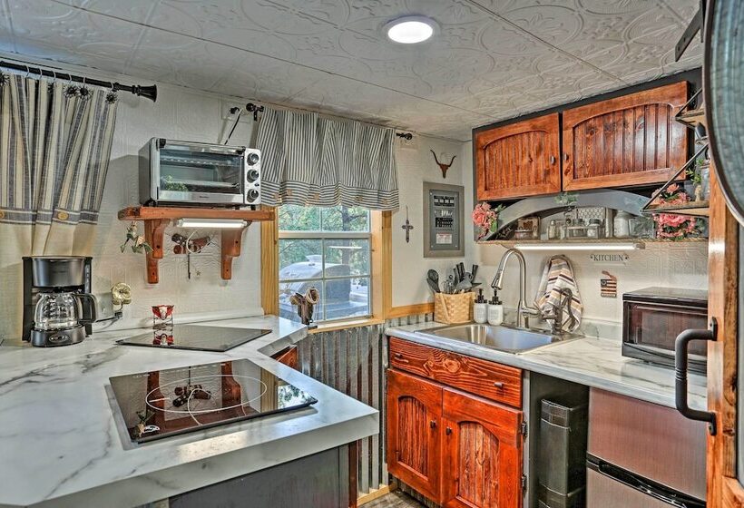 Belle Cabin W/ Hot Tub Access, Near Mt Rushmore!