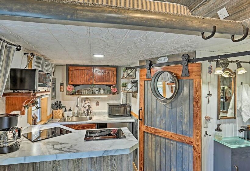 Belle Cabin W/ Hot Tub Access, Near Mt Rushmore!