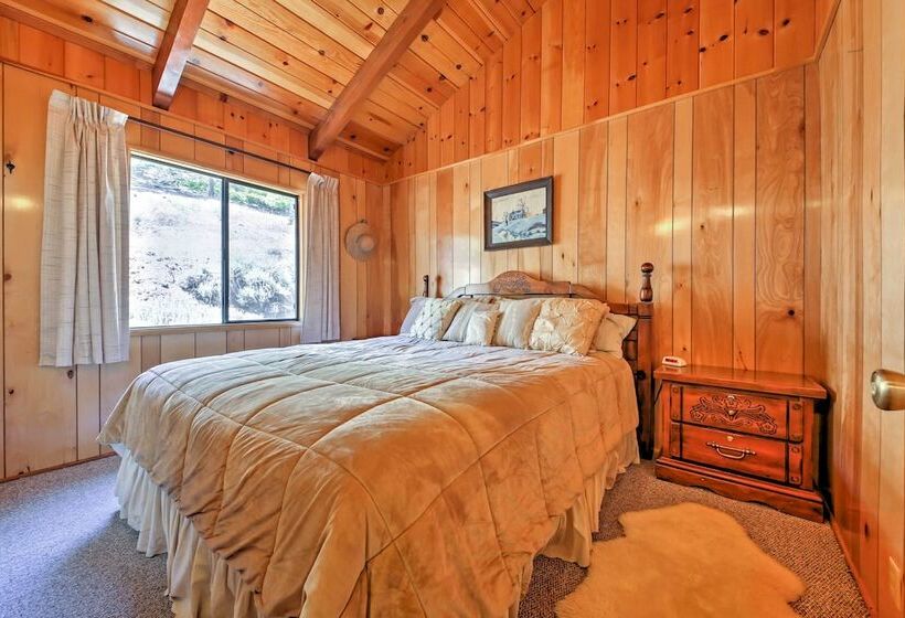 Big Bear Lake Cabin W/ Deck ~ 7 Mi To Ski Slopes!