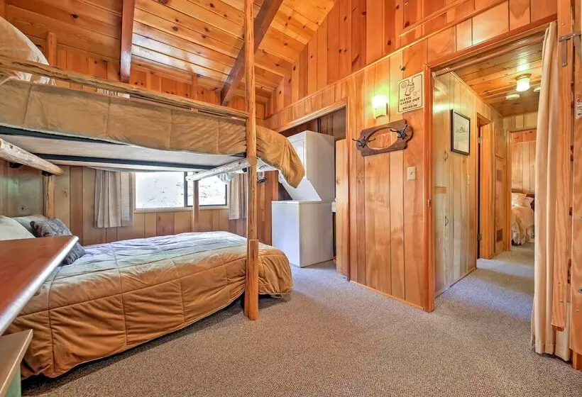 Big Bear Lake Cabin W/ Deck ~ 7 Mi To Ski Slopes!