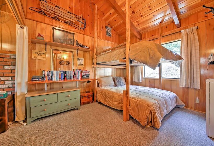 Big Bear Lake Cabin W/ Deck ~ 7 Mi To Ski Slopes!