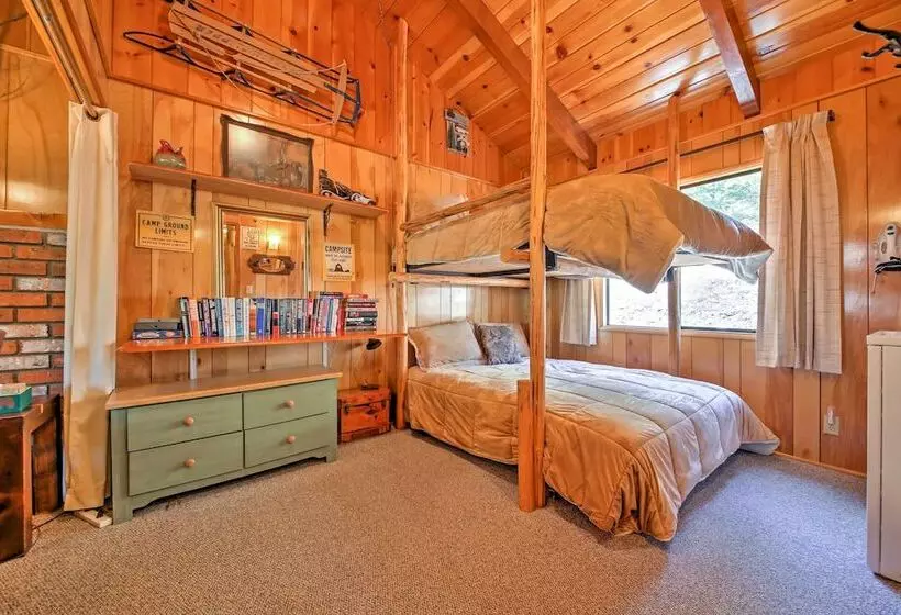 Big Bear Lake Cabin W/ Deck ~ 7 Mi To Ski Slopes!