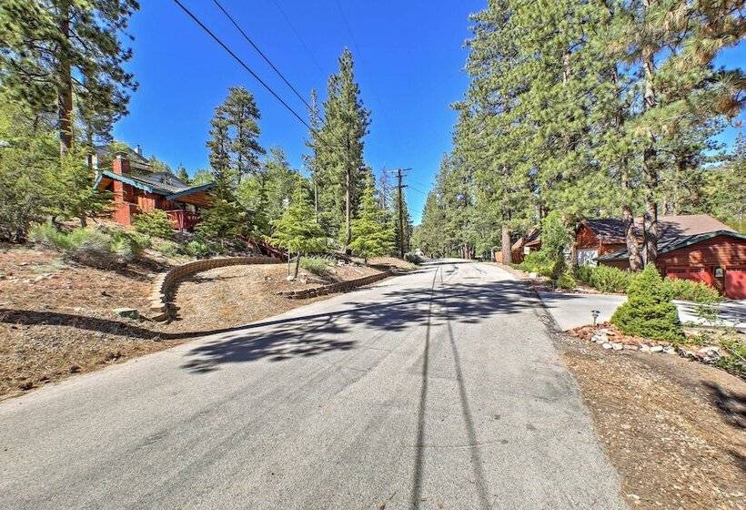 Big Bear Lake Cabin W/ Deck ~ 7 Mi To Ski Slopes!