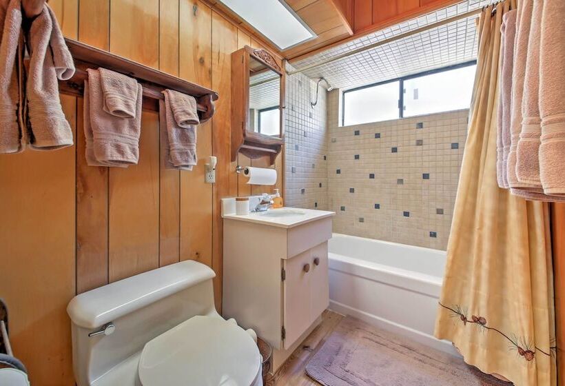 Big Bear Lake Cabin W/ Deck ~ 7 Mi To Ski Slopes!