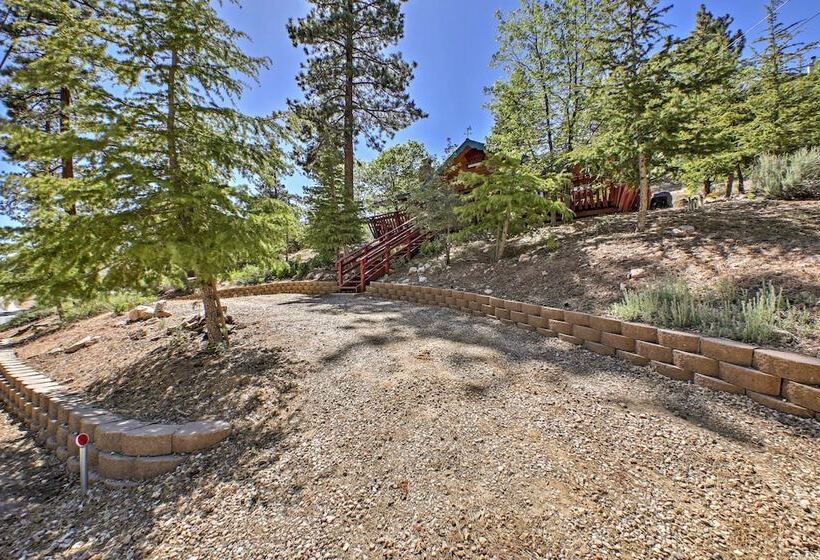 Big Bear Lake Cabin W/ Deck ~ 7 Mi To Ski Slopes!