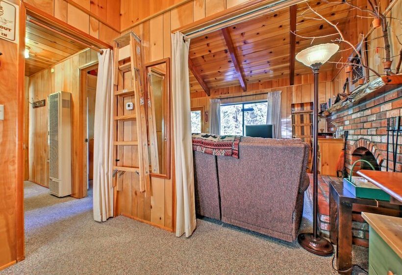 Big Bear Lake Cabin W/ Deck ~ 7 Mi To Ski Slopes!