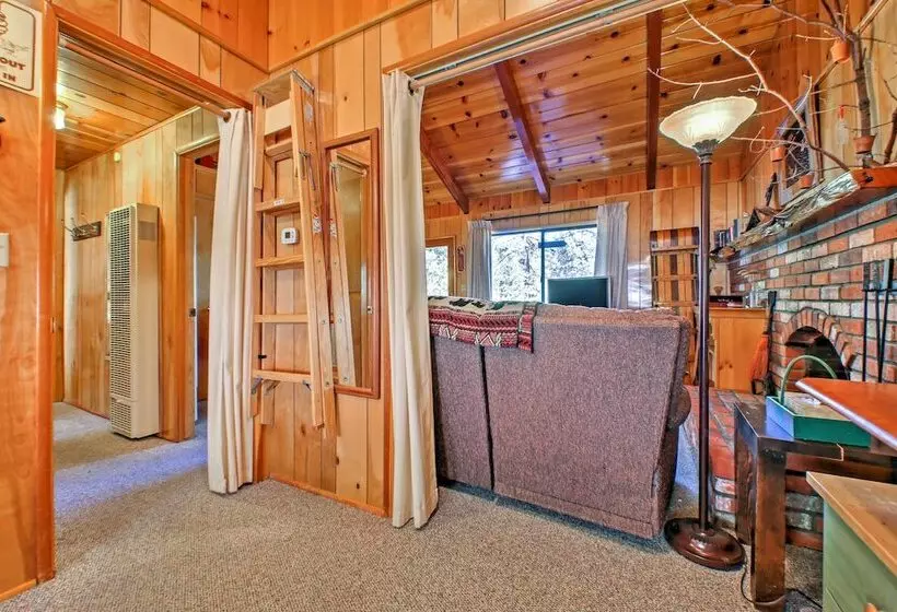 Big Bear Lake Cabin W/ Deck ~ 7 Mi To Ski Slopes!