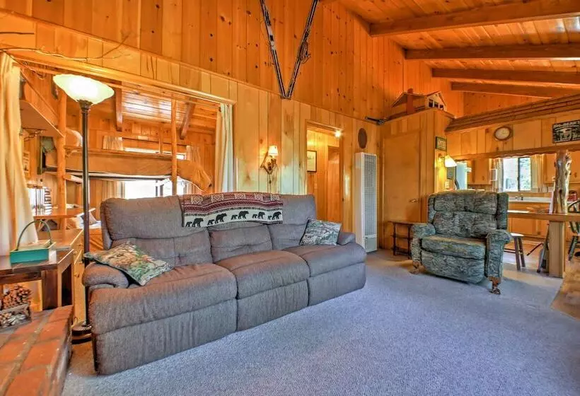 Big Bear Lake Cabin W/ Deck ~ 7 Mi To Ski Slopes!