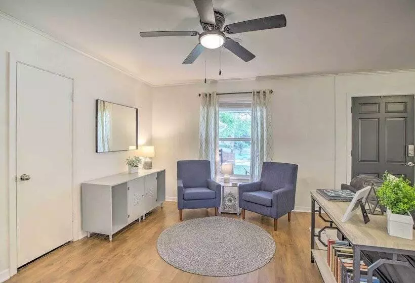 1 Mi To Main St: Brenham Retreat W/ Game Room