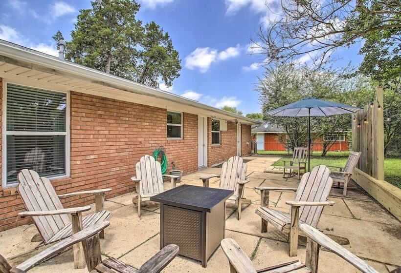 1 Mi To Main St: Brenham Retreat W/ Game Room