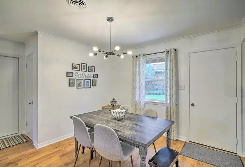 1 Mi To Main St: Brenham Retreat W/ Game Room