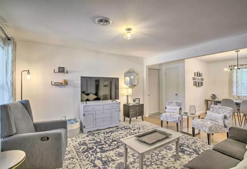 1 Mi To Main St: Brenham Retreat W/ Game Room