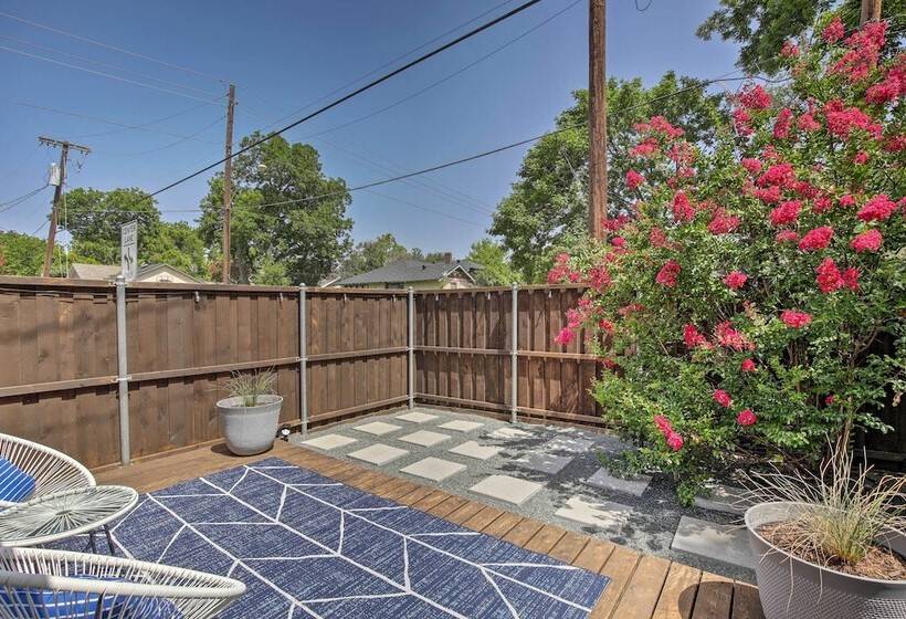 4 Mi To Dtwn: Dallas Gem W/ Furnished Patio