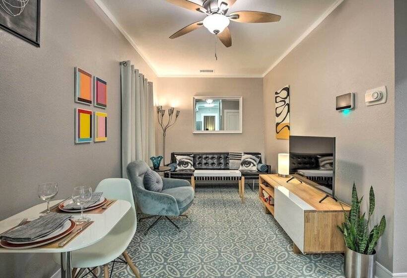 4 Mi To Dtwn: Dallas Gem W/ Furnished Patio