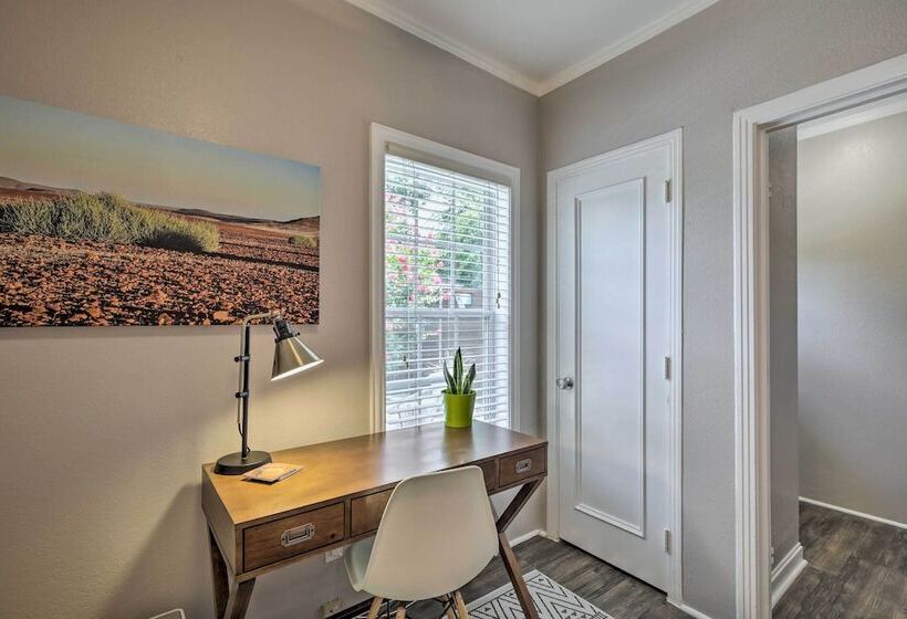 4 Mi To Dtwn: Dallas Gem W/ Furnished Patio
