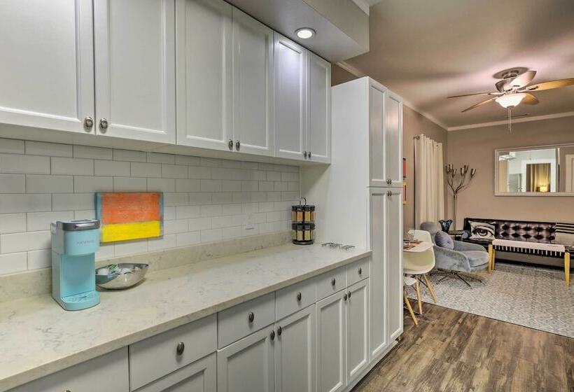 4 Mi To Dtwn: Dallas Gem W/ Furnished Patio