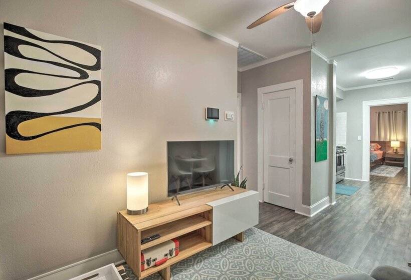 4 Mi To Dtwn: Dallas Gem W/ Furnished Patio