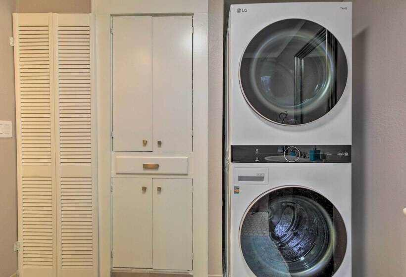 4 Mi To Dtwn: Dallas Gem W/ Furnished Patio