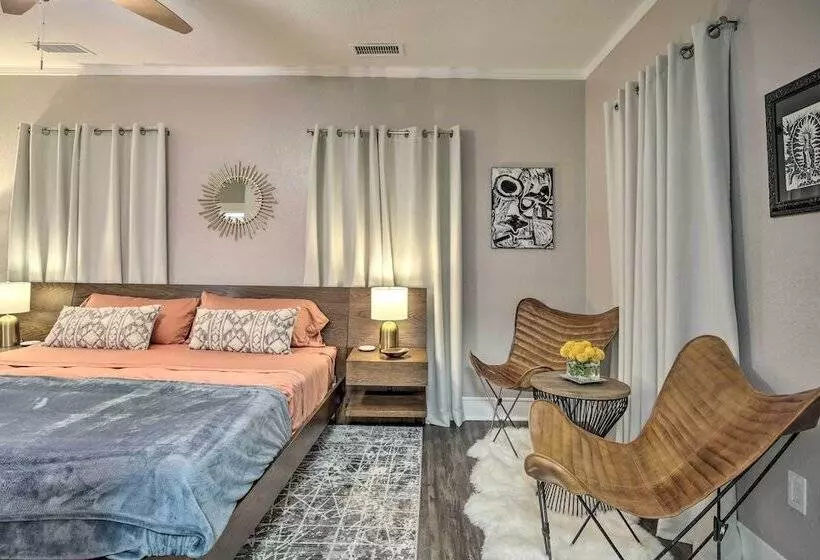 4 Mi To Dtwn: Dallas Gem W/ Furnished Patio