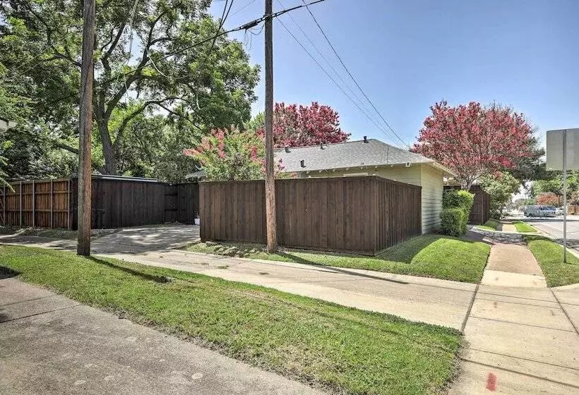 4 Mi To Dtwn: Dallas Gem W/ Furnished Patio