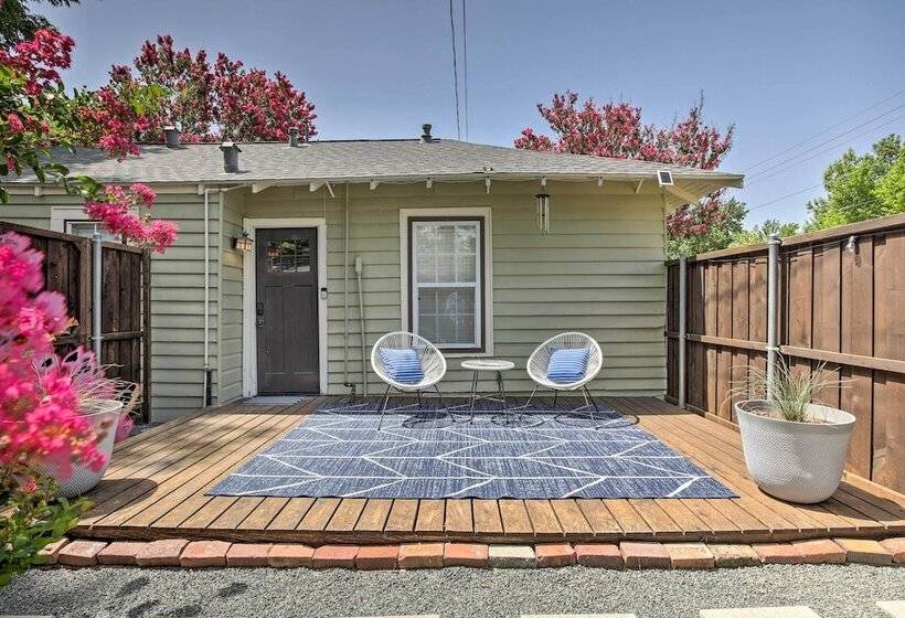 4 Mi To Dtwn: Dallas Gem W/ Furnished Patio