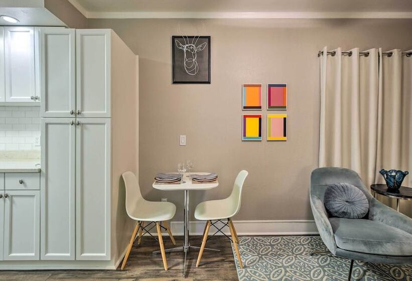 4 Mi To Dtwn: Dallas Gem W/ Furnished Patio