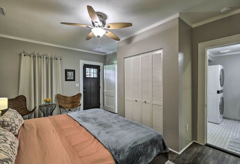4 Mi To Dtwn: Dallas Gem W/ Furnished Patio