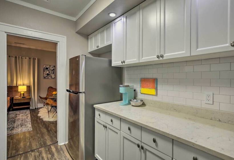 4 Mi To Dtwn: Dallas Gem W/ Furnished Patio