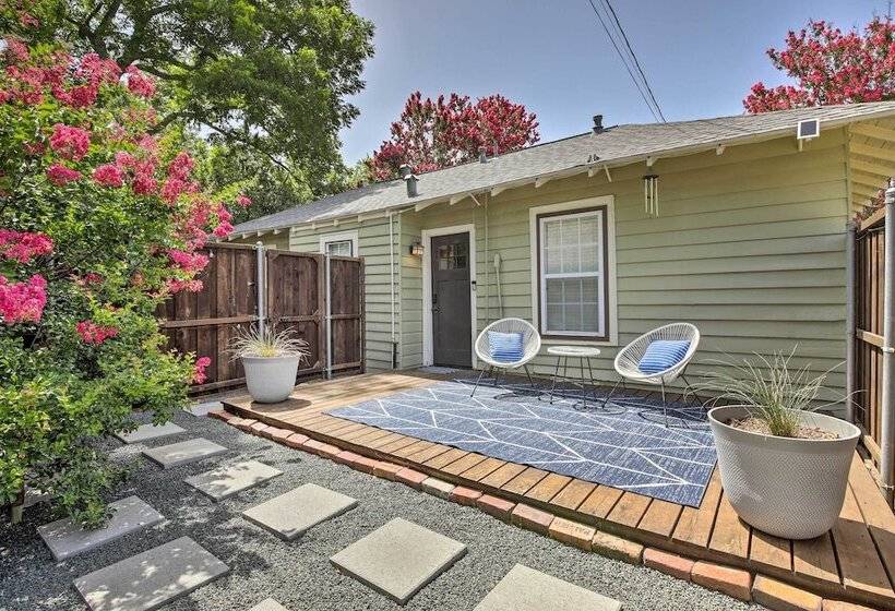 4 Mi To Dtwn: Dallas Gem W/ Furnished Patio