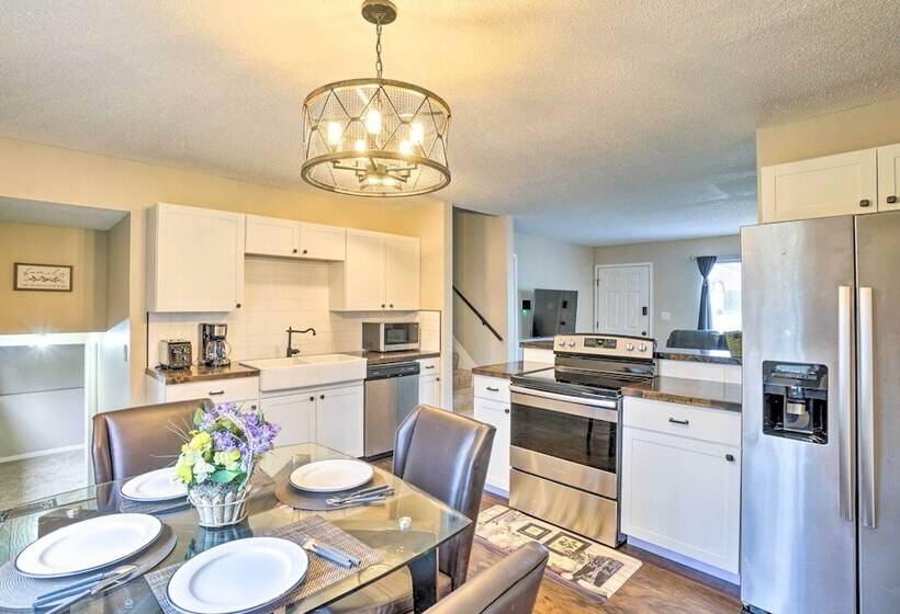 Charming Columbus Home ~ 7 Mi To Ohio State!