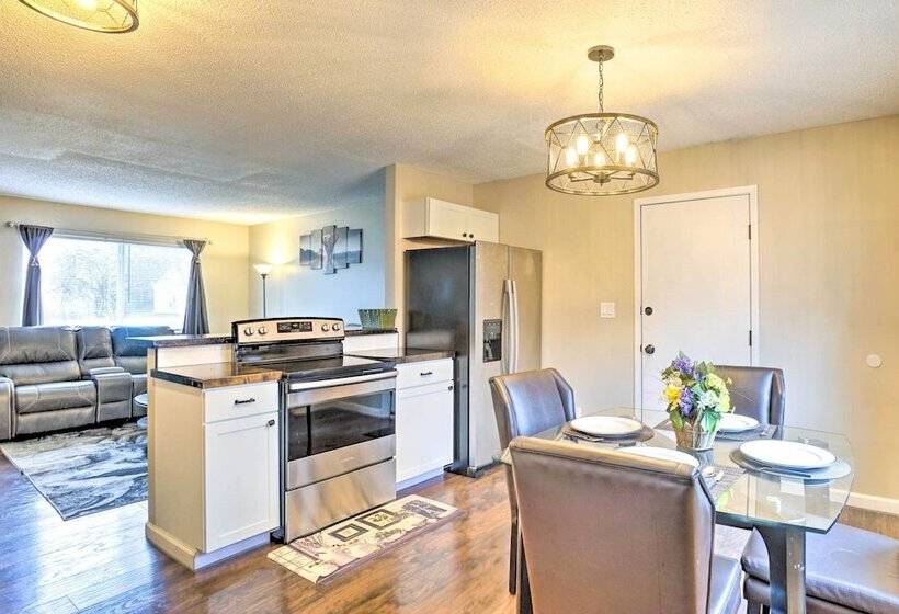 Charming Columbus Home ~ 7 Mi To Ohio State!