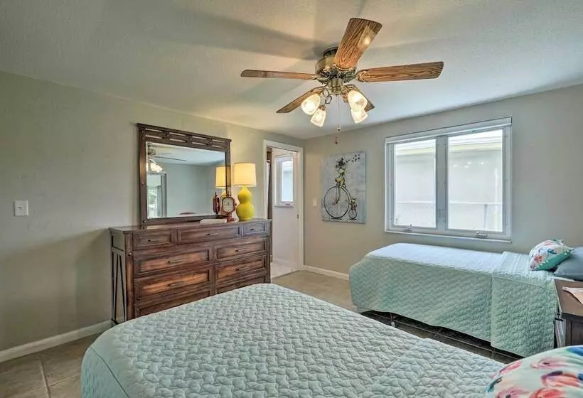 Charming Home W/ Patio, 7 Mi To Sunset Beach!