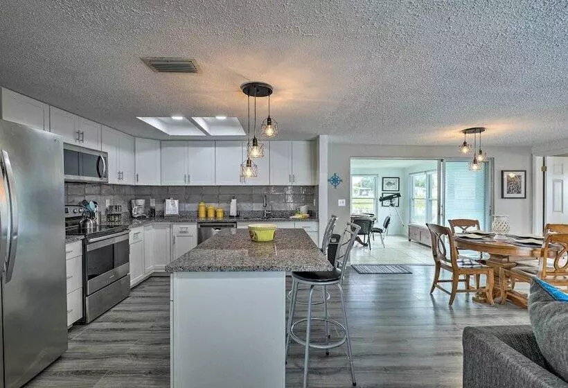 Charming Home W/ Patio, 7 Mi To Sunset Beach!