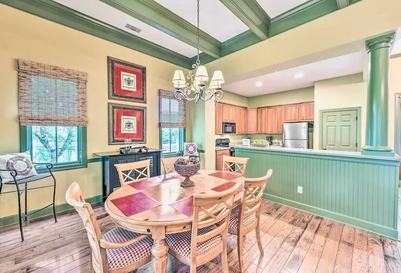 7 Mi To Beach: Bluffton Cottage W/ Furnished Patio