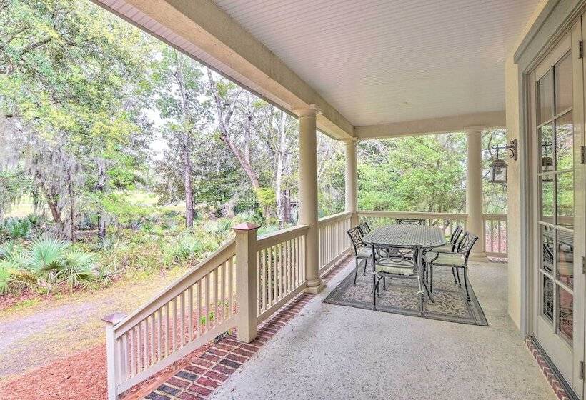 7 Mi To Beach: Bluffton Cottage W/ Furnished Patio