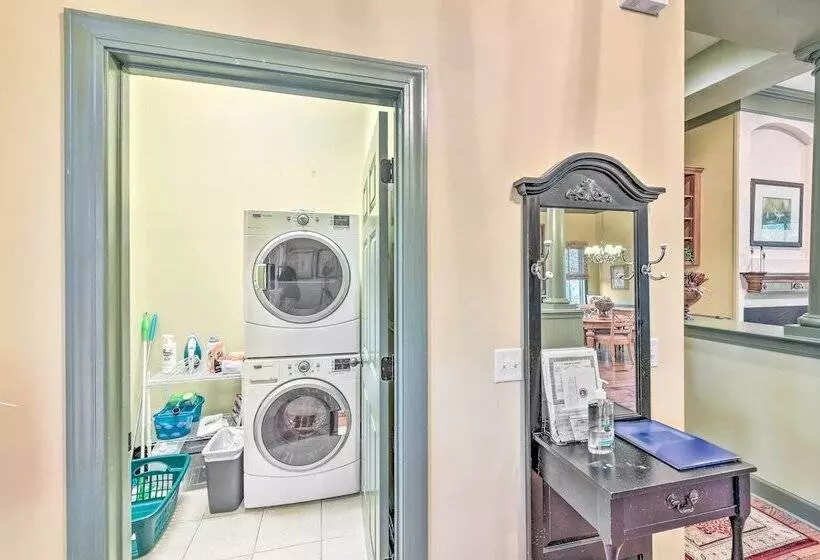 7 Mi To Beach: Bluffton Cottage W/ Furnished Patio