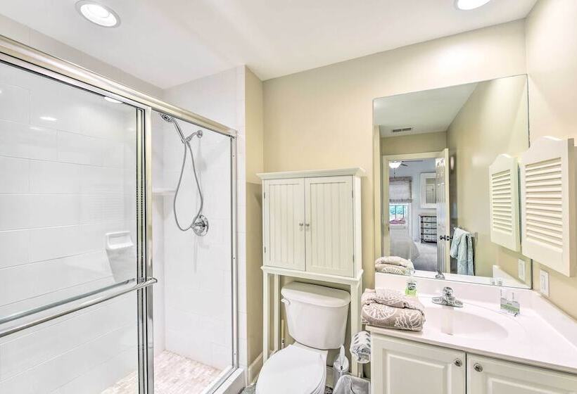 7 Mi To Beach: Bluffton Cottage W/ Furnished Patio