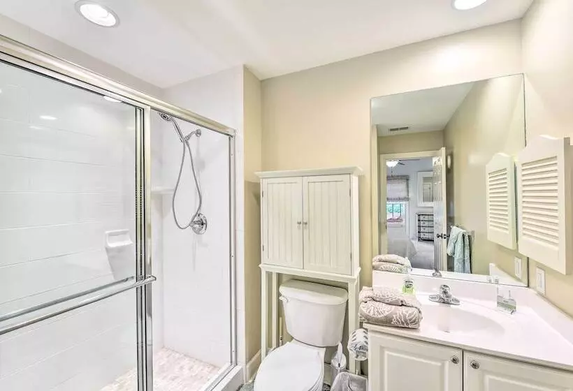 7 Mi To Beach: Bluffton Cottage W/ Furnished Patio