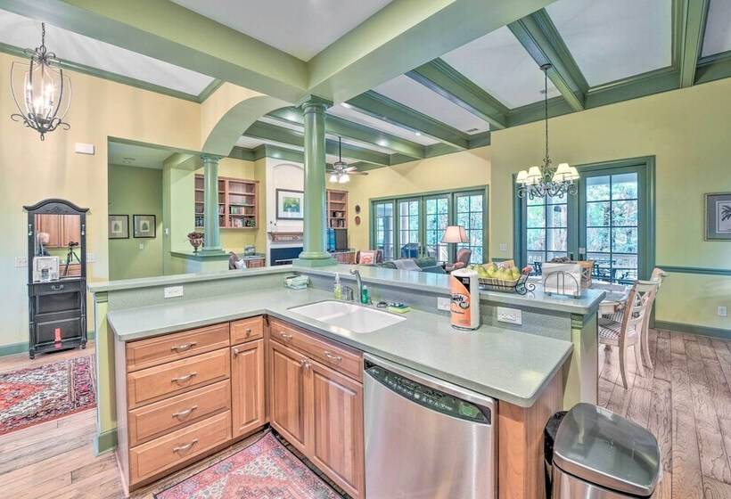 7 Mi To Beach: Bluffton Cottage W/ Furnished Patio