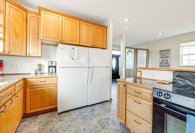 Walk To Beach: Pacific City Home W/ Bay Views!