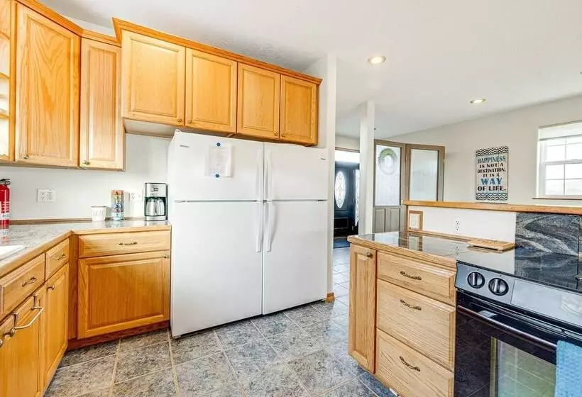 Walk To Beach: Pacific City Home W/ Bay Views!