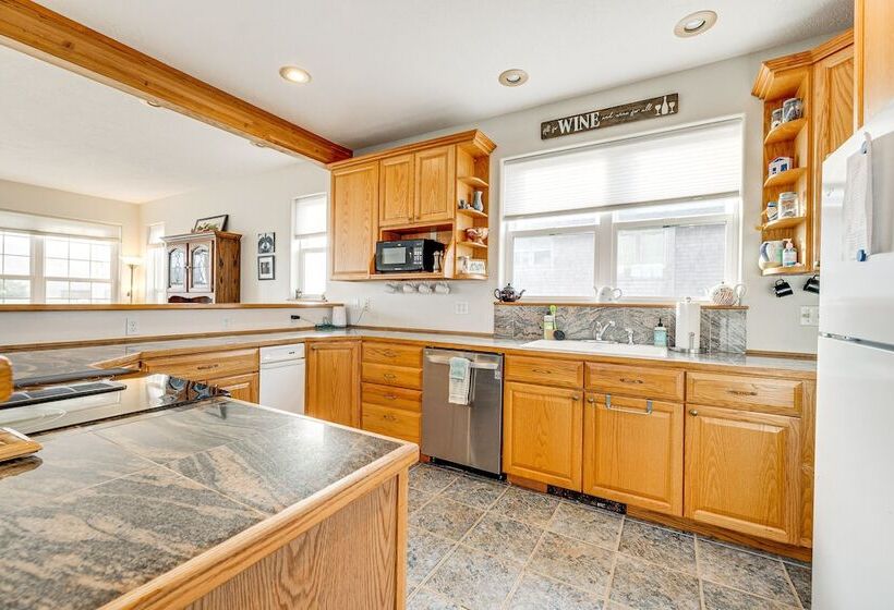 Walk To Beach: Pacific City Home W/ Bay Views!