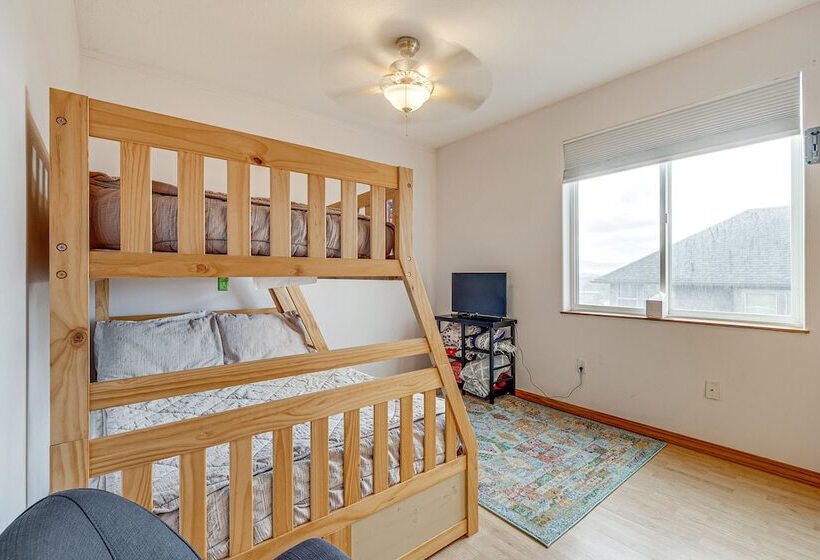 Walk To Beach: Pacific City Home W/ Bay Views!