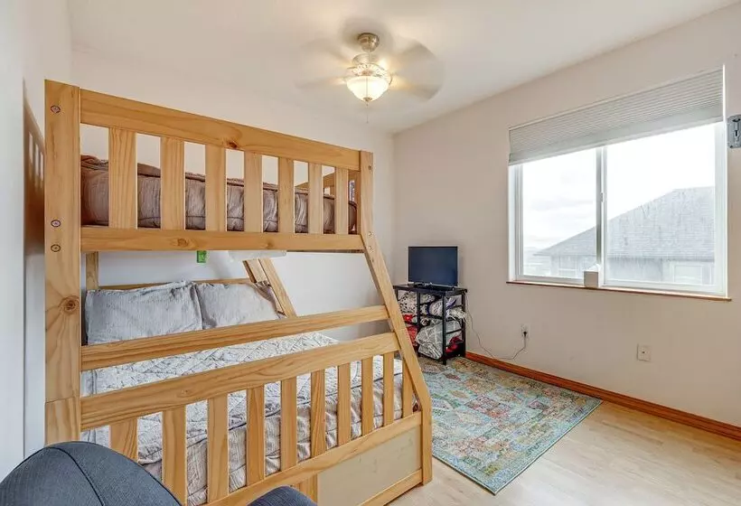 Walk To Beach: Pacific City Home W/ Bay Views!