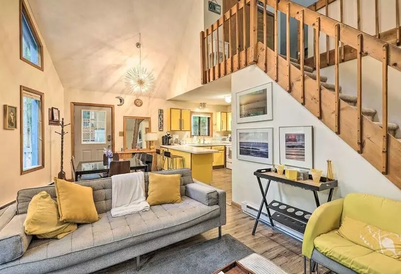 Colorful Pocono Lake Cabin W/ Deck & Fire Pit