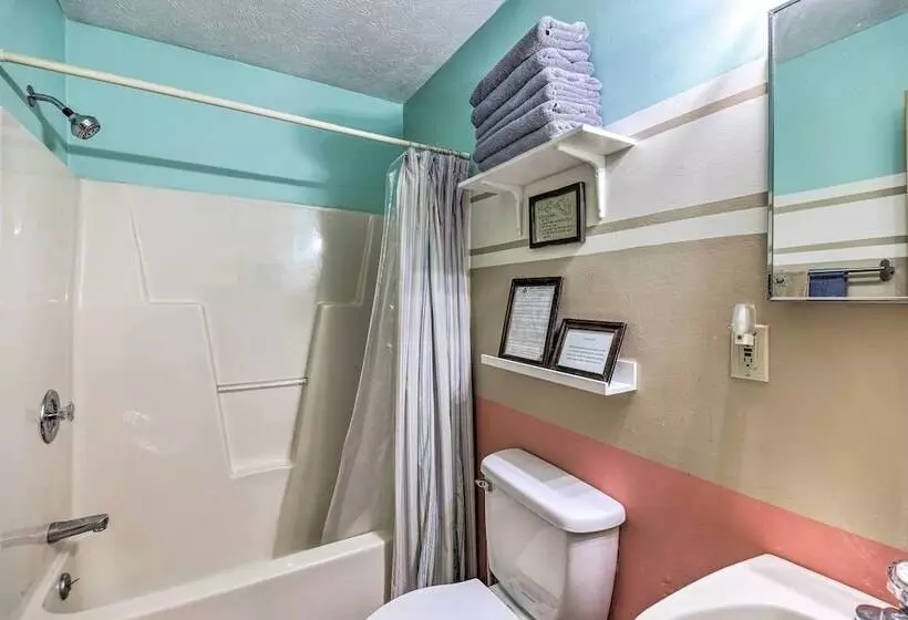 Colorful Pocono Lake Cabin W/ Deck & Fire Pit