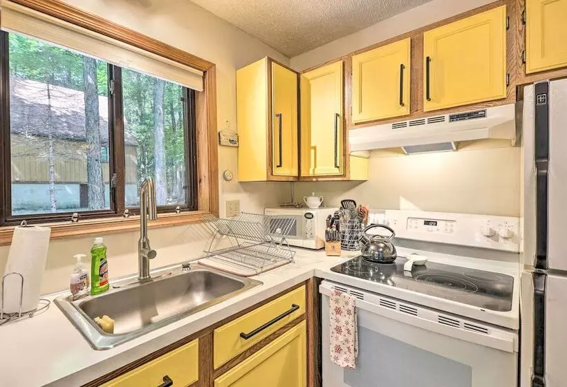 Colorful Pocono Lake Cabin W/ Deck & Fire Pit