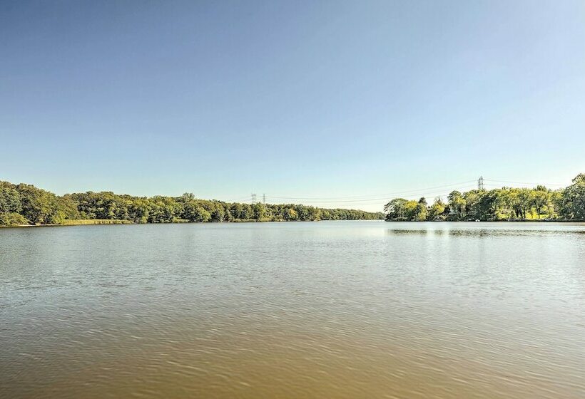 Cozy Lakeside Maryland Home 12 Mi To Dtwn!