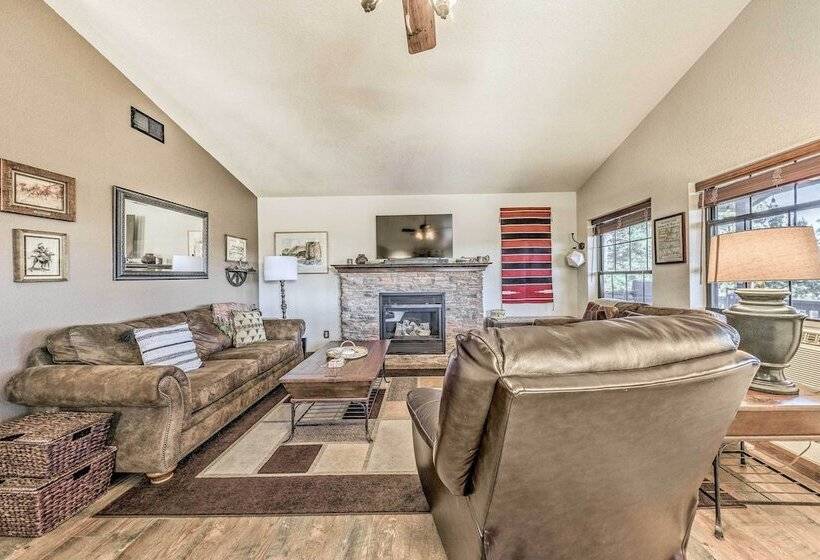 Cozy & Modern Ruidoso Cabin W/ Stellar Views!