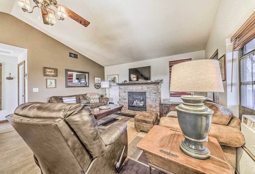 Cozy & Modern Ruidoso Cabin W/ Stellar Views!